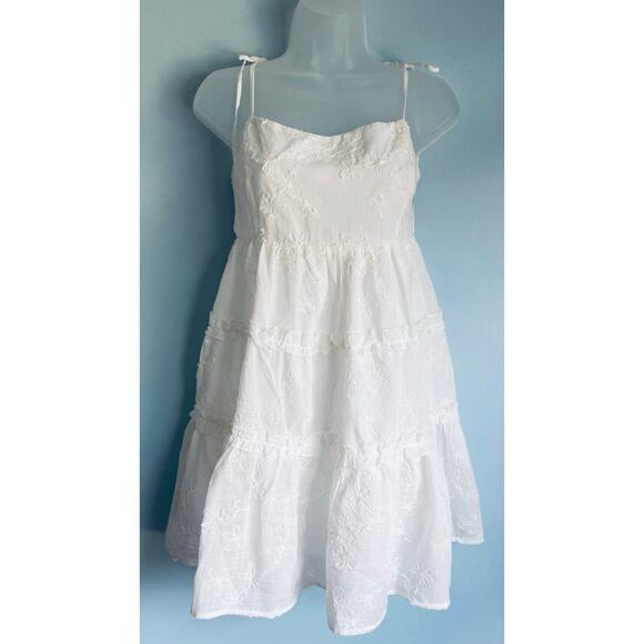 White Summer Dress Floral Embroidery All In Favor Medium NWT - Picture 1 of 10